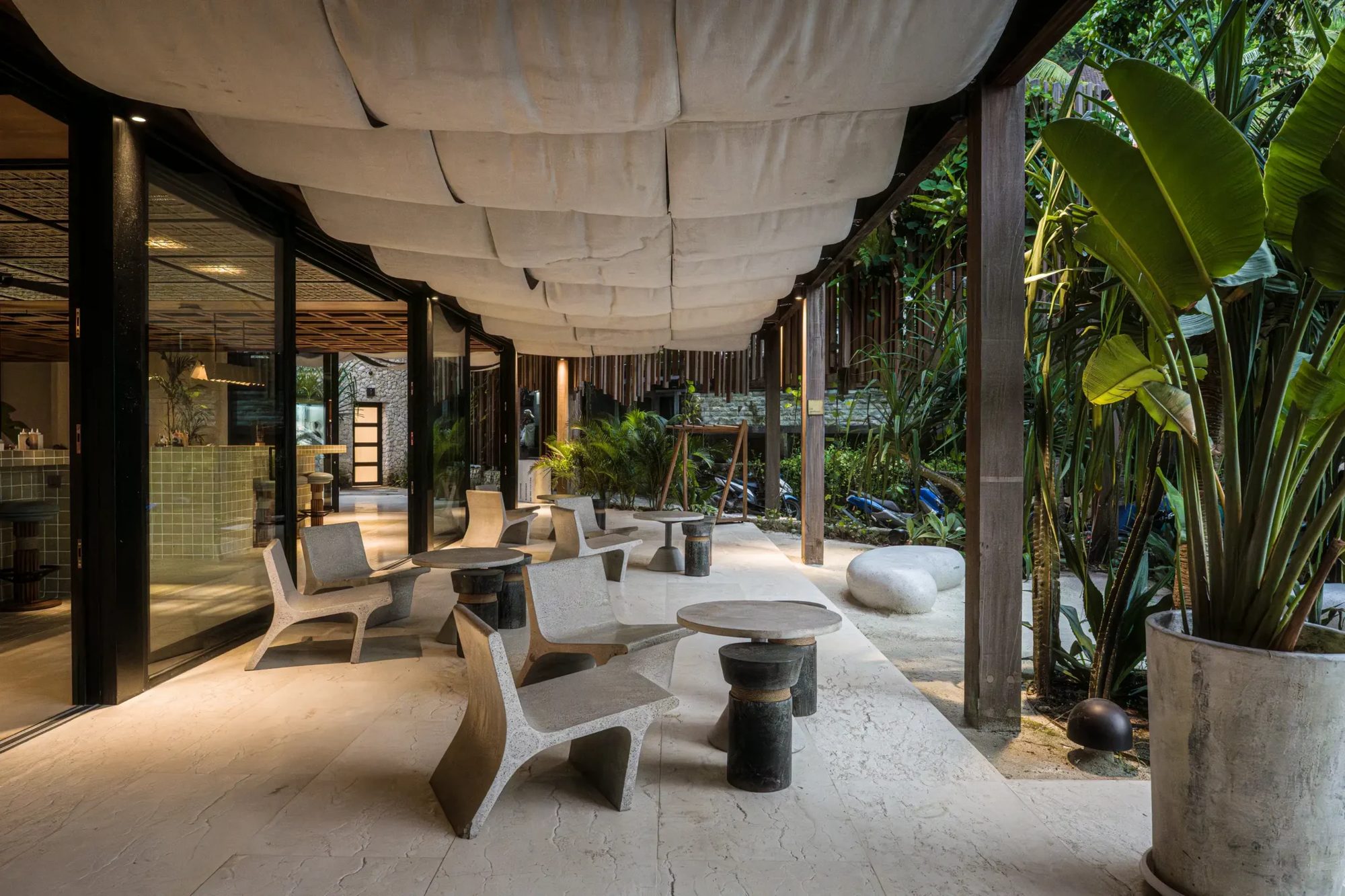 Lago, Nusa Lembongan, Bali: photograph 5 of 6